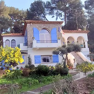  Hébergement de vacances Magnifique De La Garoupe Au Cap D'antibes à 300m Des Plages